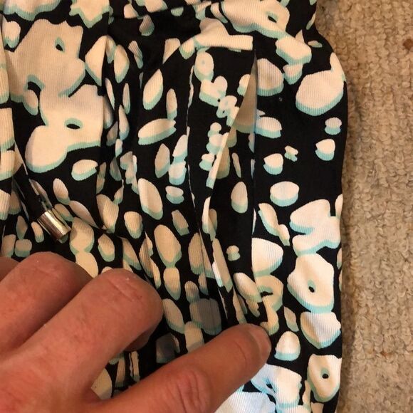 Vintage Diane Von Furstenberg 100% silk iconic wrap dress/cover-up | Size 6 - Picture 11 of 12